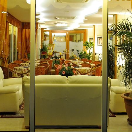 Hotel Al Prater Lignano Sabbiadoro Exteriör bild