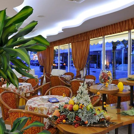 Hotel Al Prater Lignano Sabbiadoro Exteriör bild