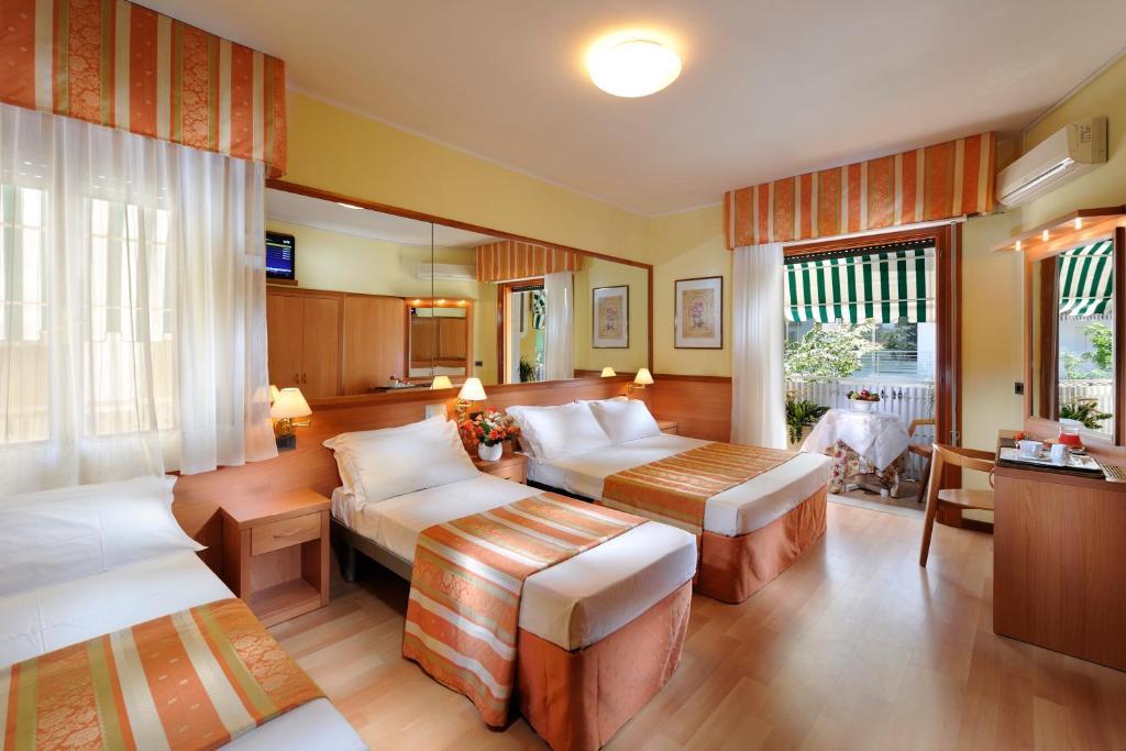Hotel Al Prater Lignano Sabbiadoro Rum bild