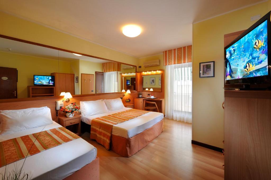Hotel Al Prater Lignano Sabbiadoro Rum bild