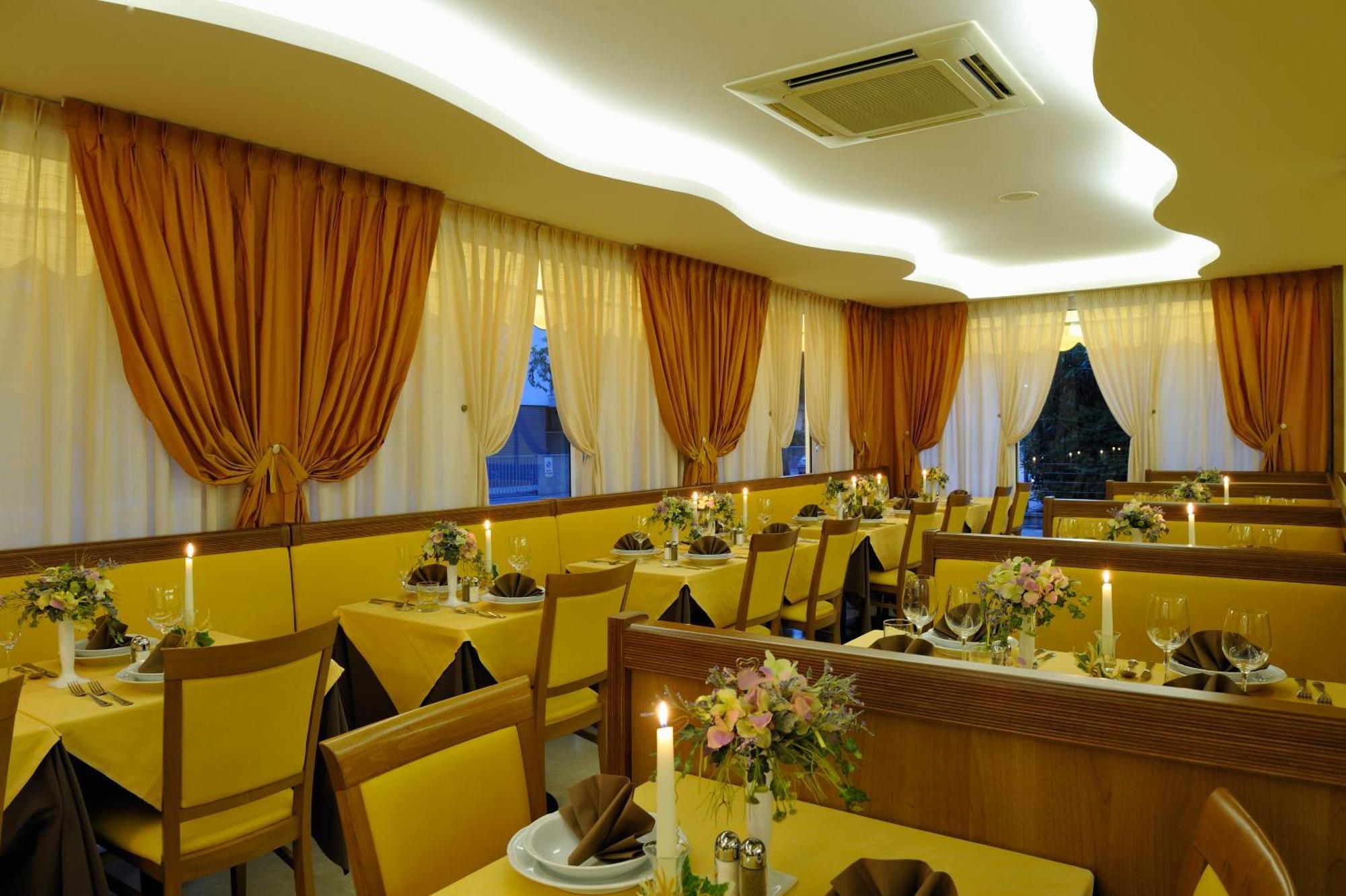 Hotel Al Prater Lignano Sabbiadoro Exteriör bild