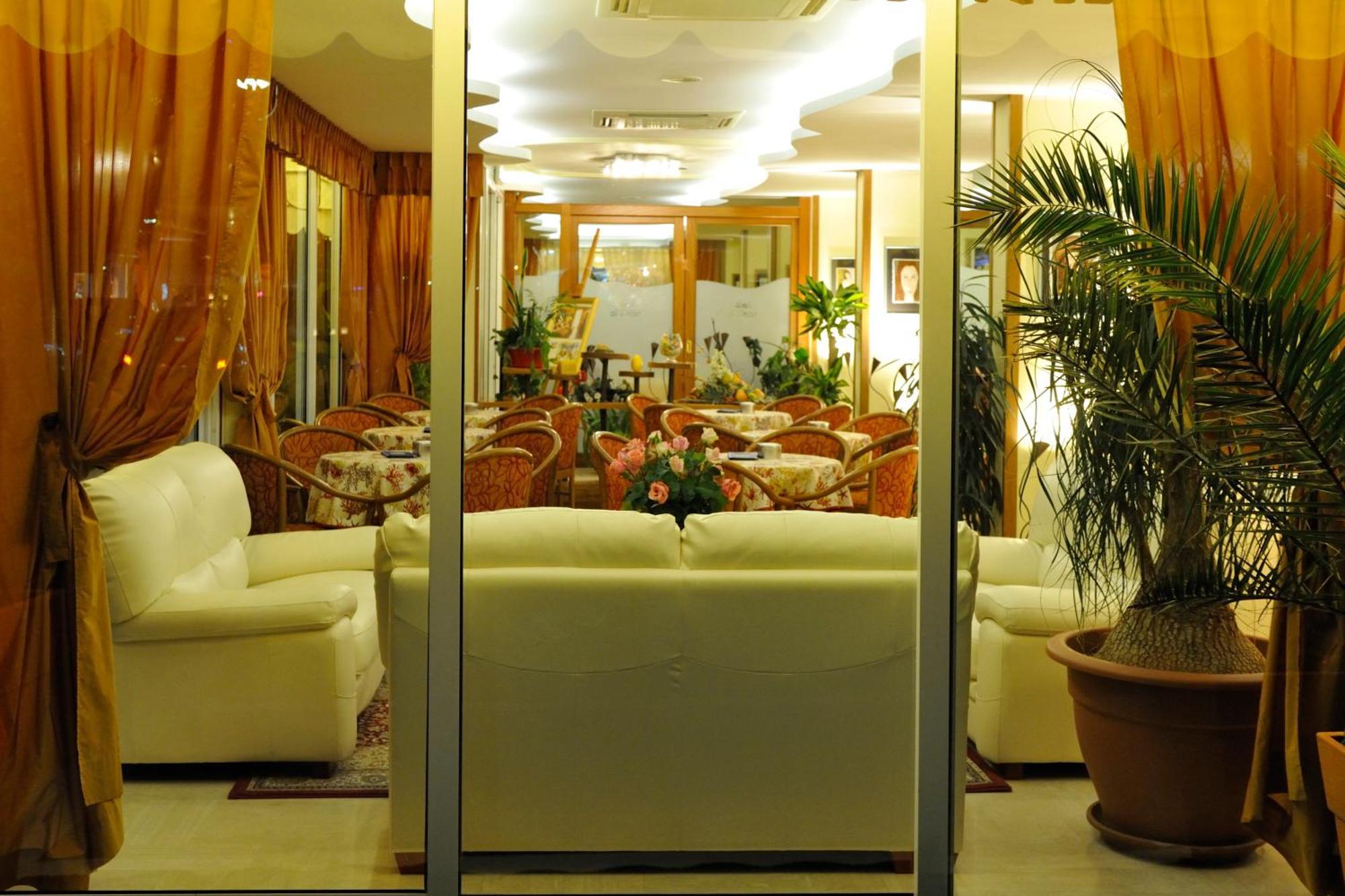 Hotel Al Prater Lignano Sabbiadoro Exteriör bild