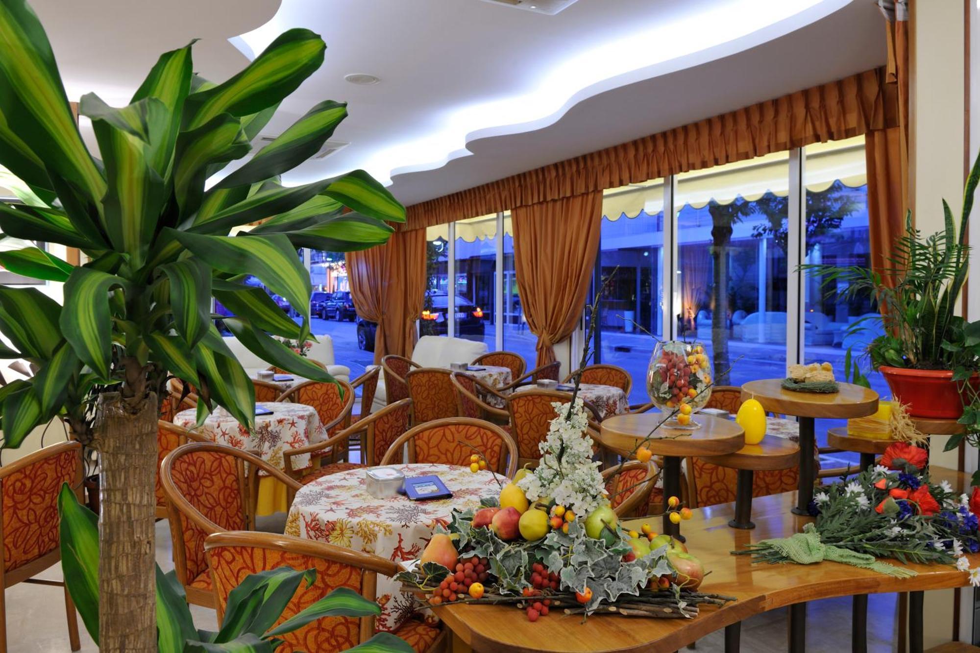Hotel Al Prater Lignano Sabbiadoro Exteriör bild