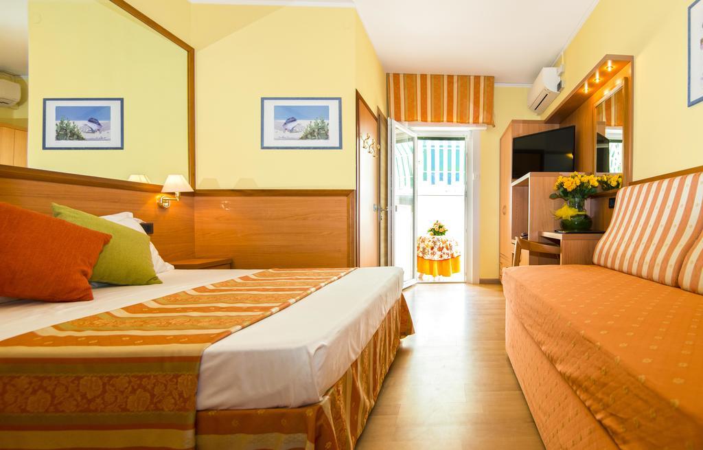 Hotel Al Prater Lignano Sabbiadoro Exteriör bild
