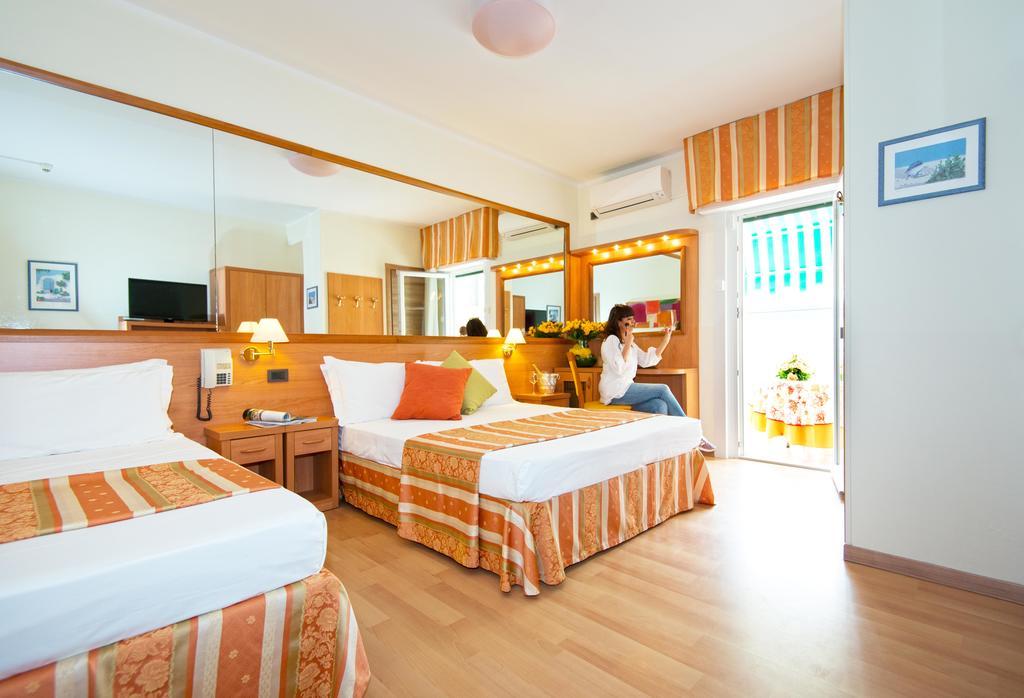 Hotel Al Prater Lignano Sabbiadoro Exteriör bild