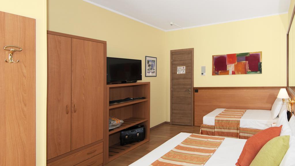Hotel Al Prater Lignano Sabbiadoro Exteriör bild
