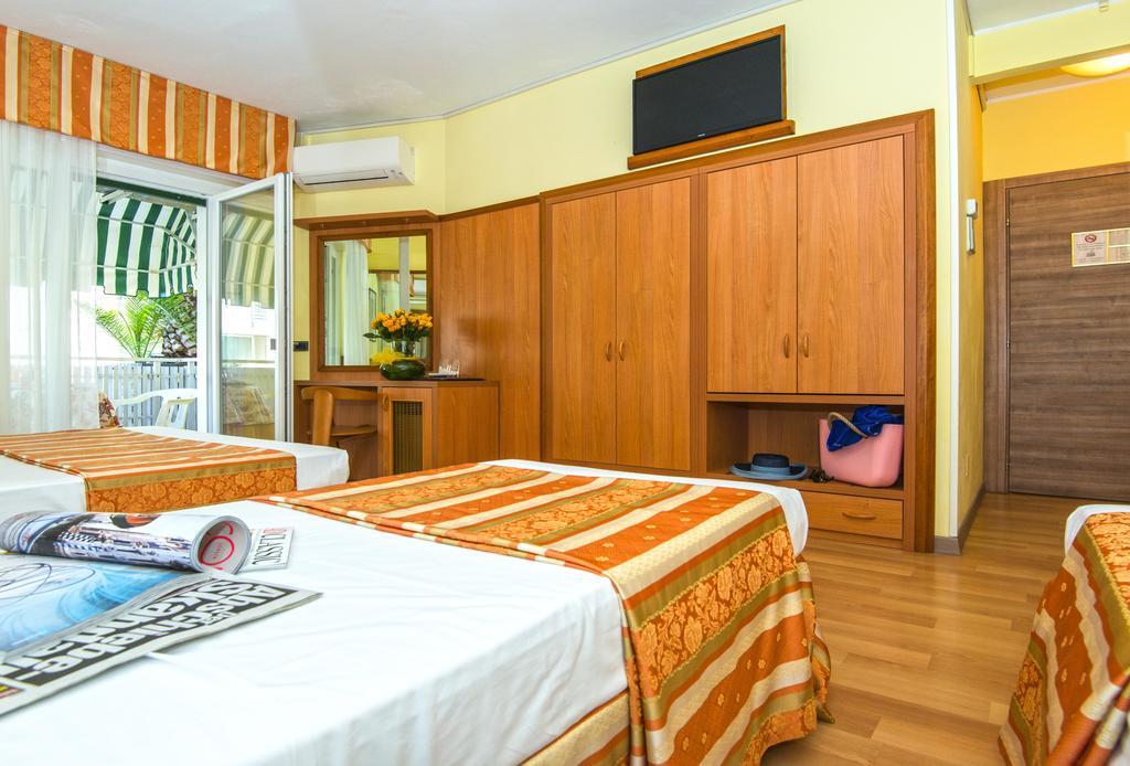Hotel Al Prater Lignano Sabbiadoro Exteriör bild
