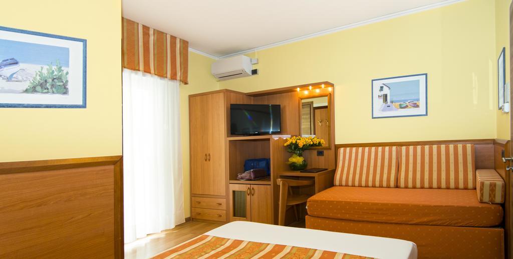Hotel Al Prater Lignano Sabbiadoro Exteriör bild