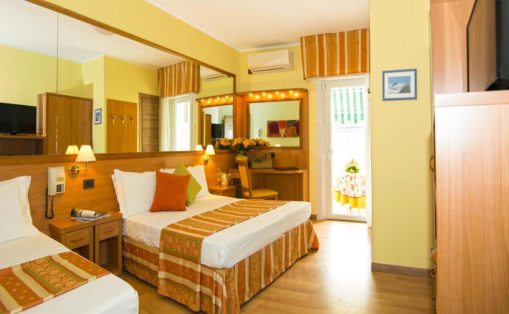 Hotel Al Prater Lignano Sabbiadoro Exteriör bild