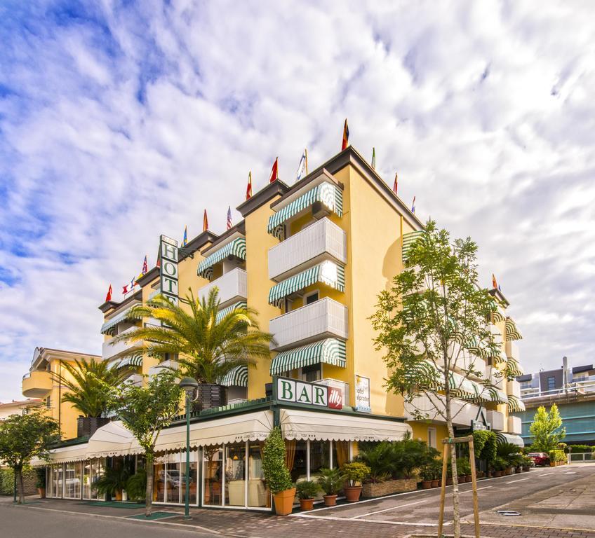 Hotel Al Prater Lignano Sabbiadoro Exteriör bild