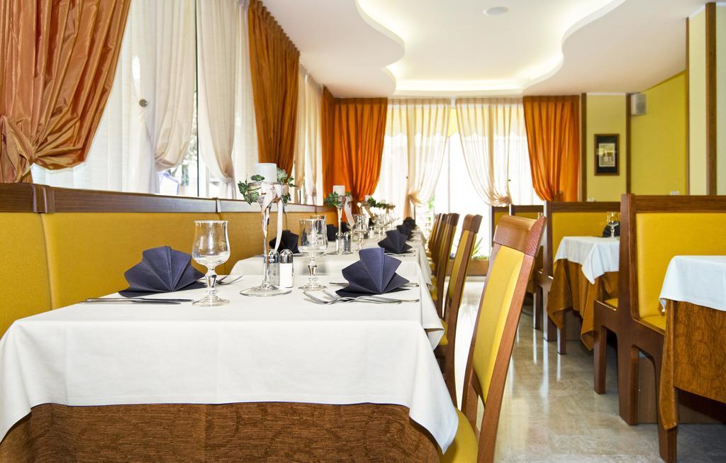 Hotel Al Prater Lignano Sabbiadoro Exteriör bild