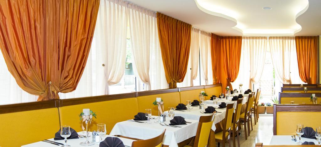 Hotel Al Prater Lignano Sabbiadoro Exteriör bild
